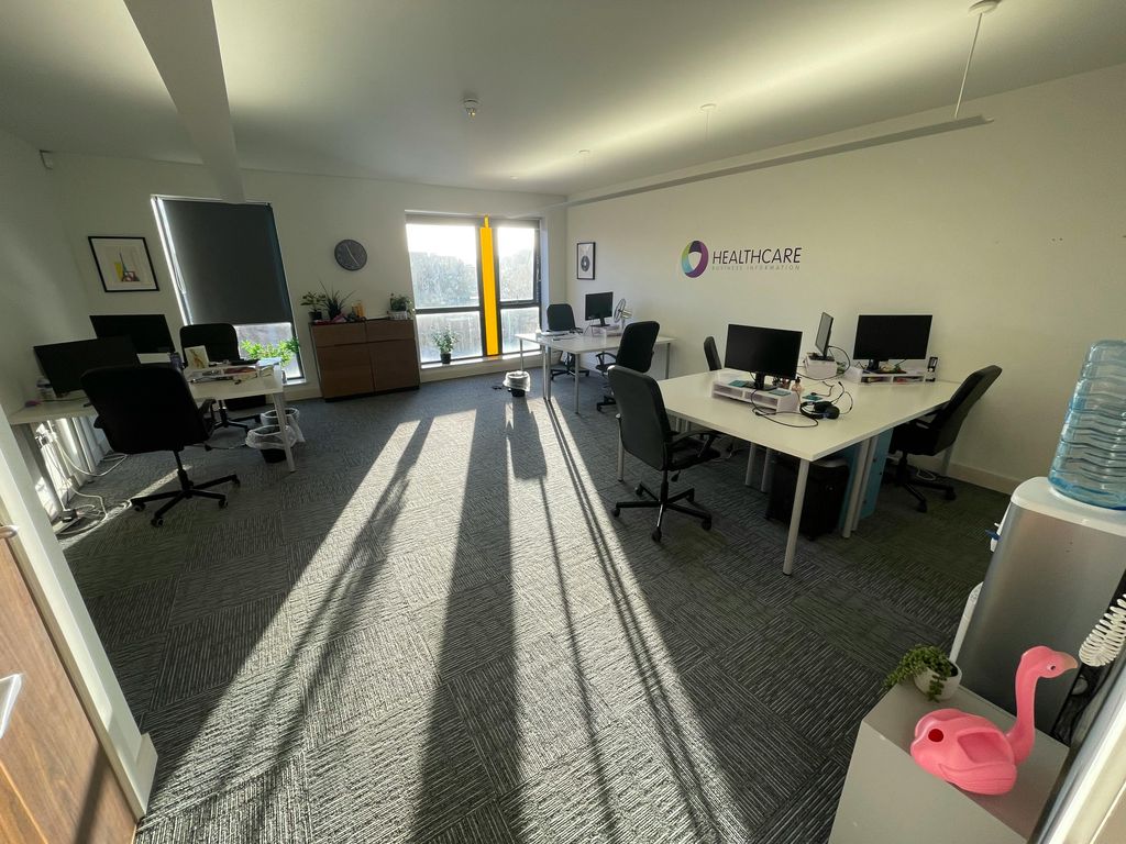 Property photo 2 of 6 301 Main Office.Jpg