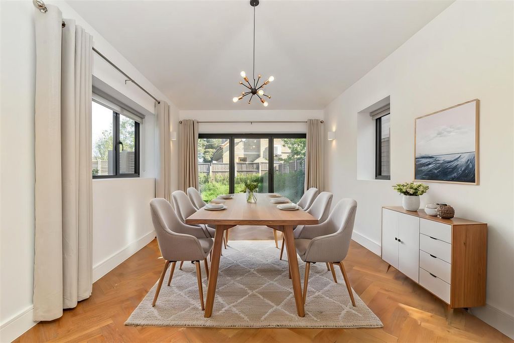 Property photo 3 of 24 19Wildwood-35 - Dining Room - Standard - 5.Jpg