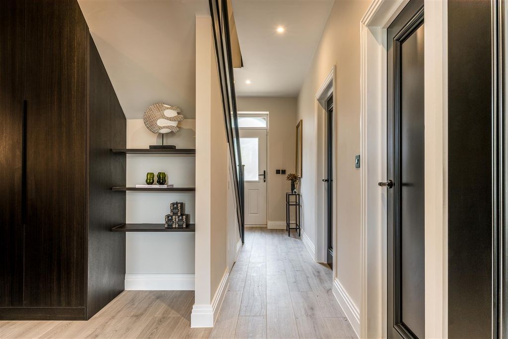 Additional image 5 of 5 bed property for salePlot 4, Chase View, Spring Court Road, Enfield EN2