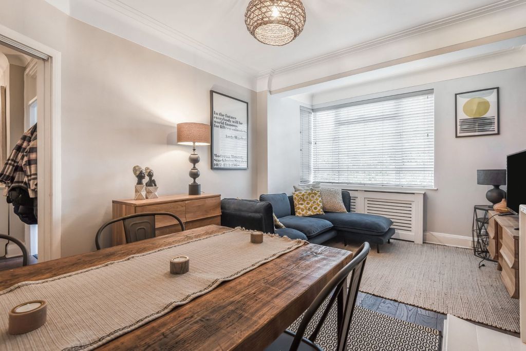 Property photo 3 of 11 Reception