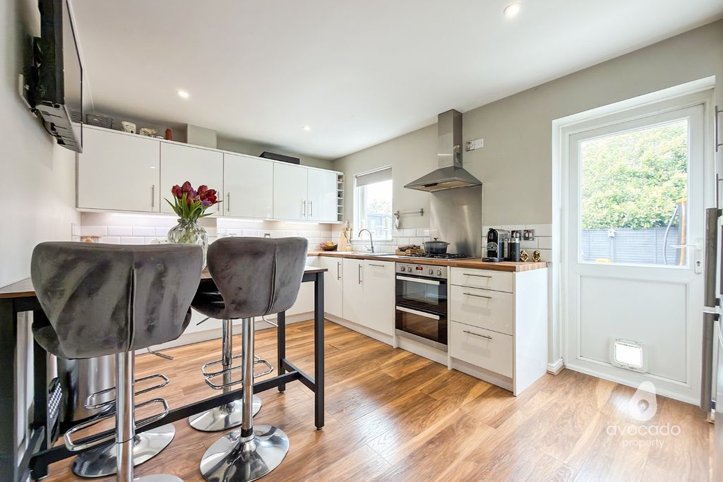 Property photo 3 of 12 5066643