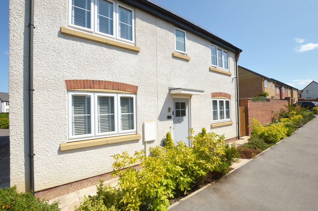 Property photo 1 of 32