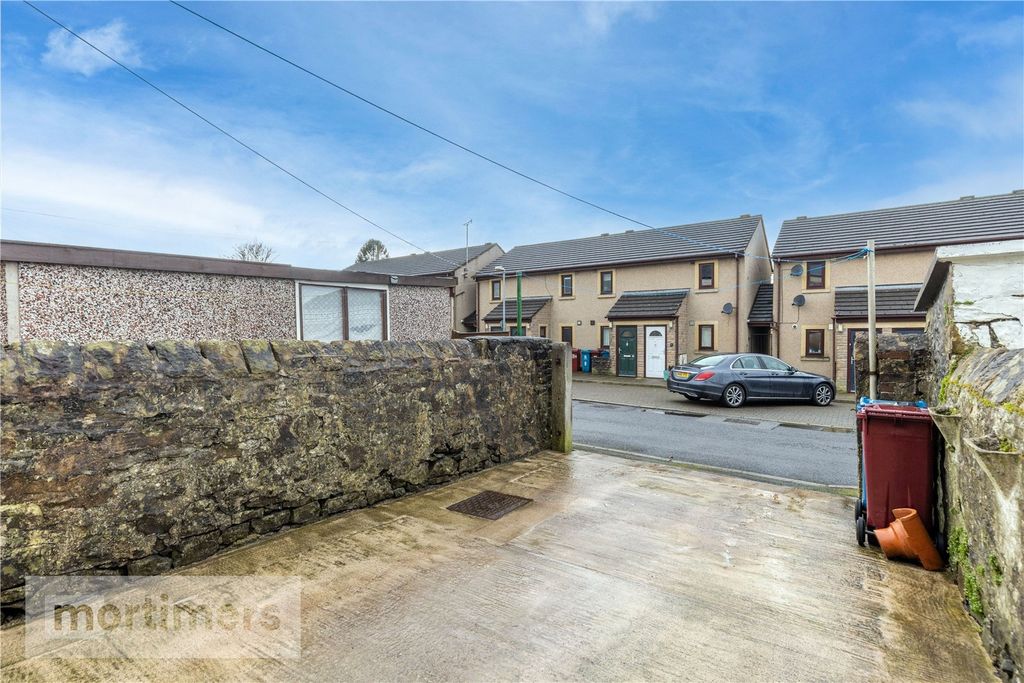 Property photo 2 of 19 Picture No. 23