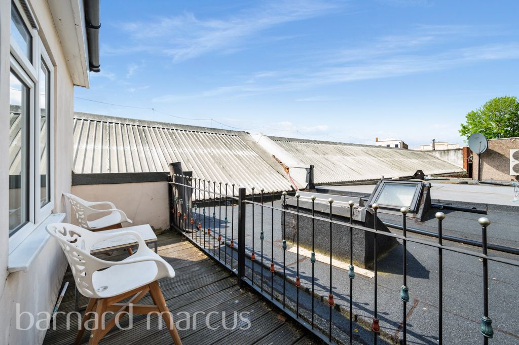 Property photo 1 of 8 Balcony