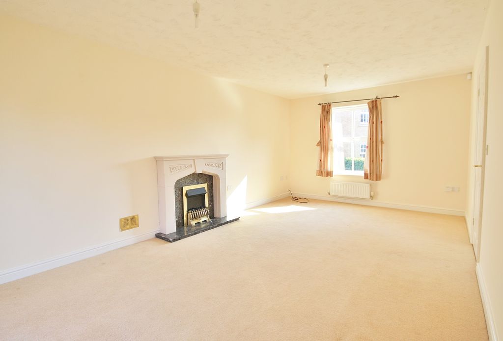 Property photo 2 of 13 Living Room