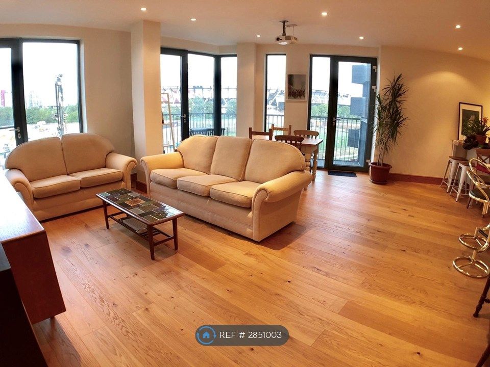 Property photo 2 of 14 Lounge 1