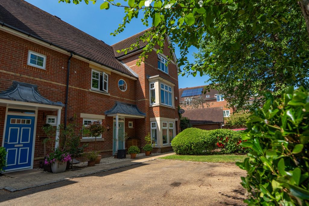 Property photo 3 of 18 30 Stone Meadow-01654