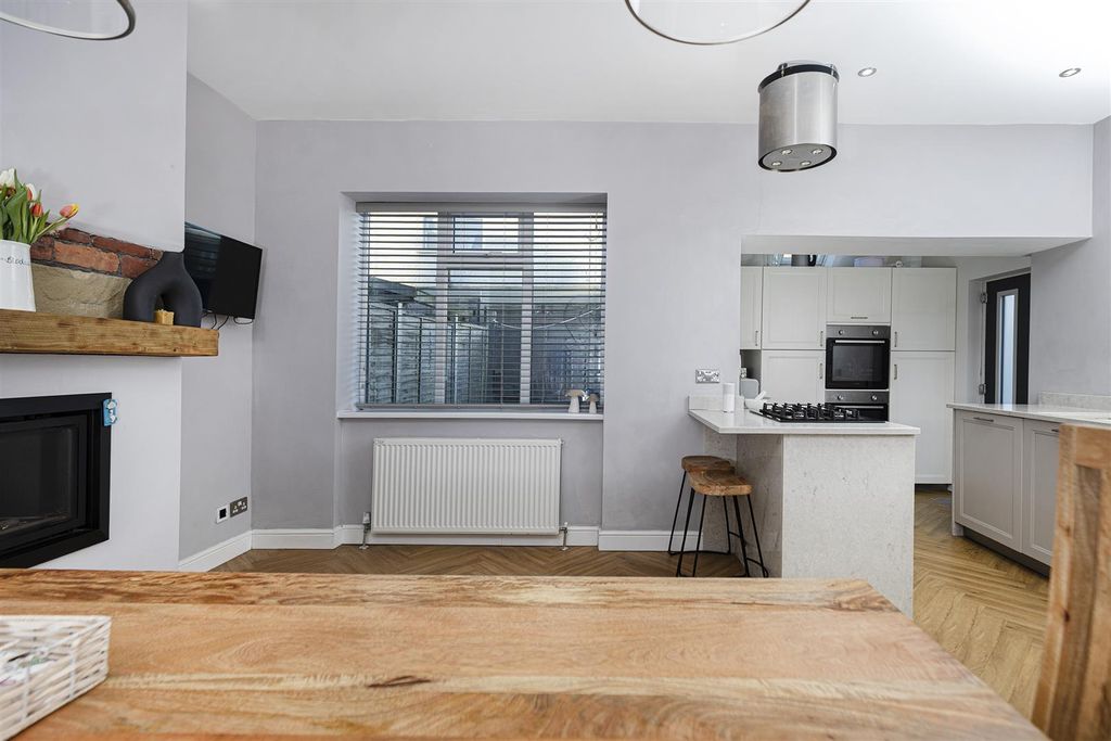 Property photo 2 of 42
