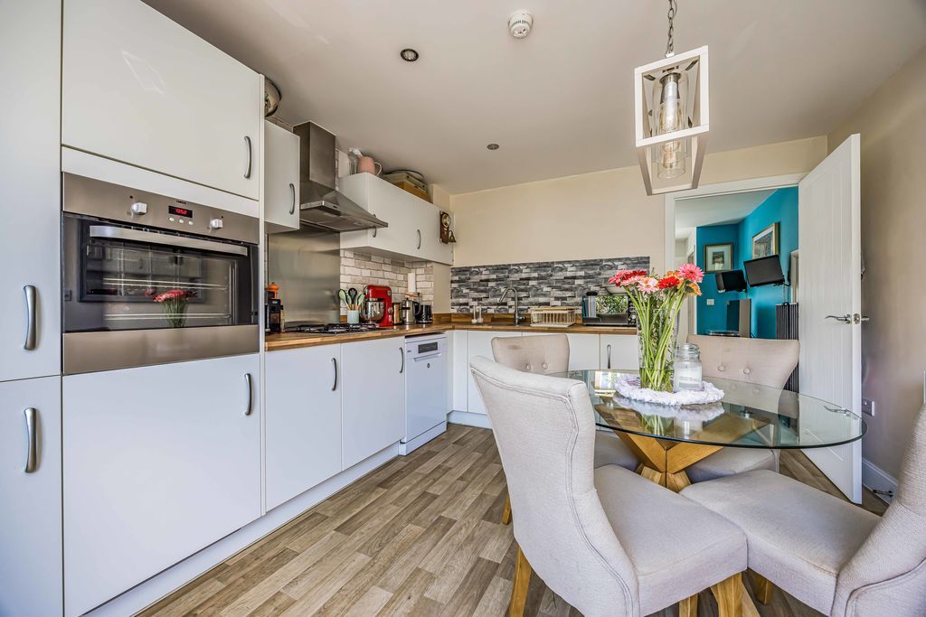 Property photo 2 of 16 Photo 14