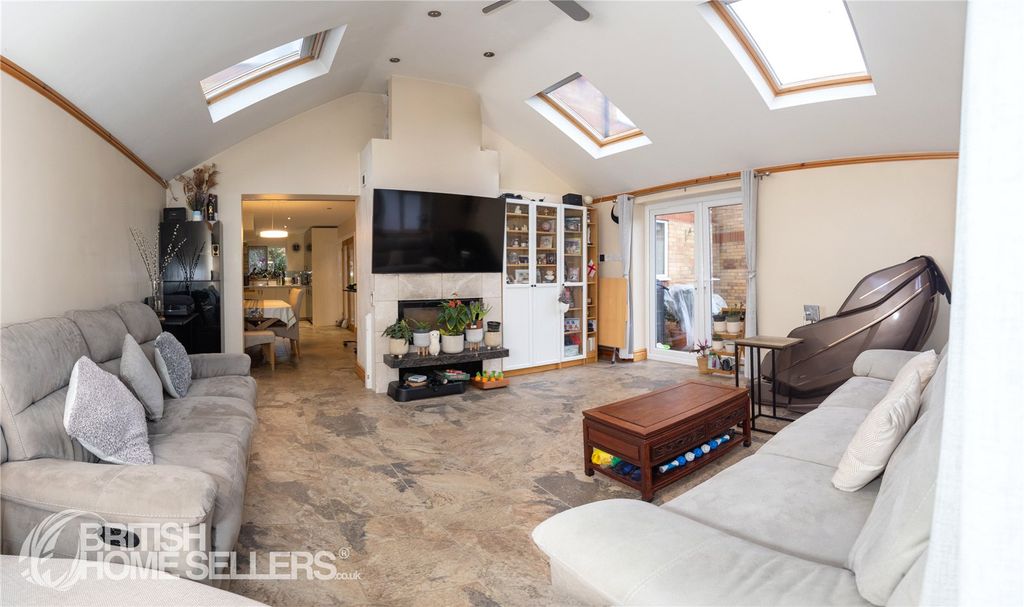 Property photo 3 of 23 Picture No. 14