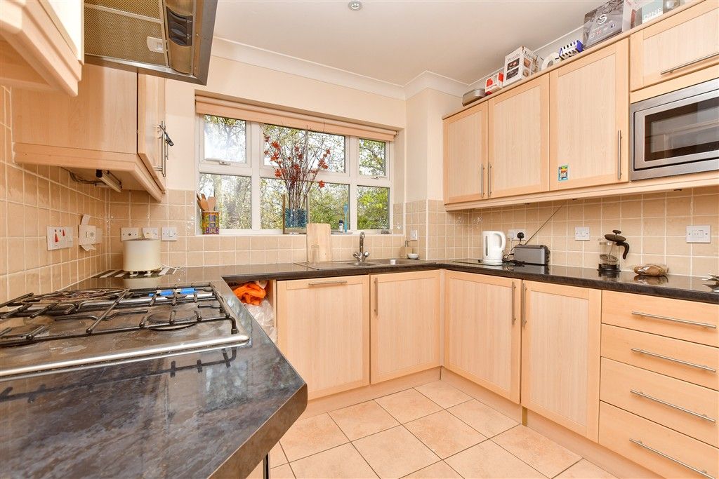 Property photo 3 of 16 Kitchen