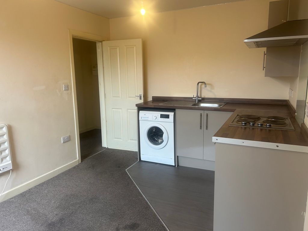 Property photo 2 of 6 Kitchen