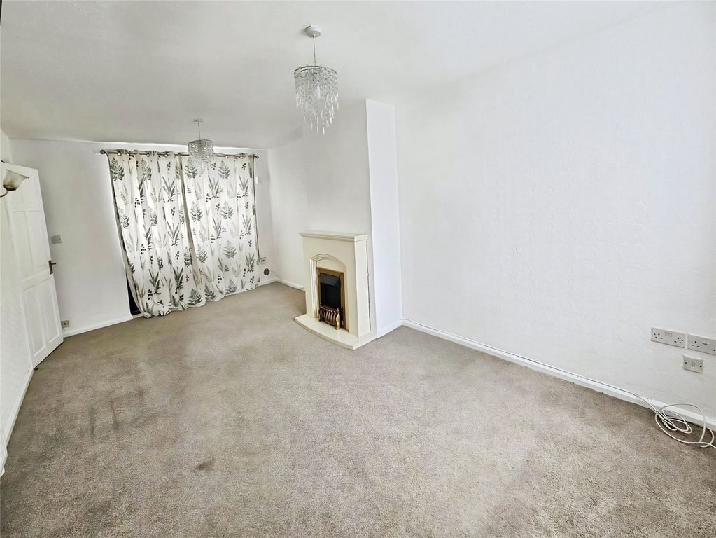Property photo 2 of 11 Living Room