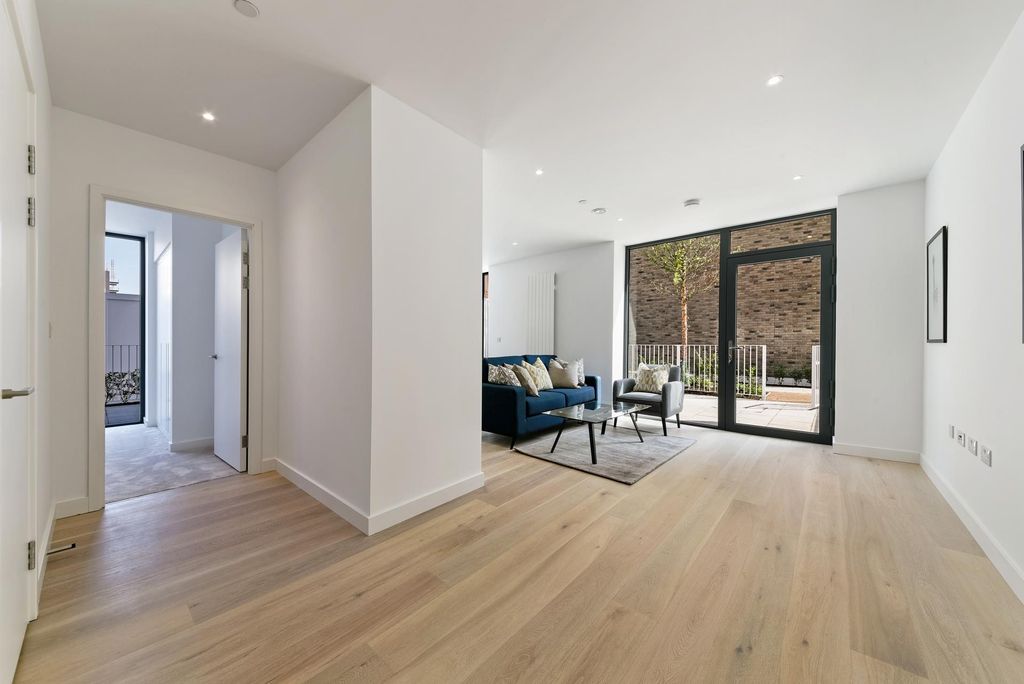 Property photo 3 of 11