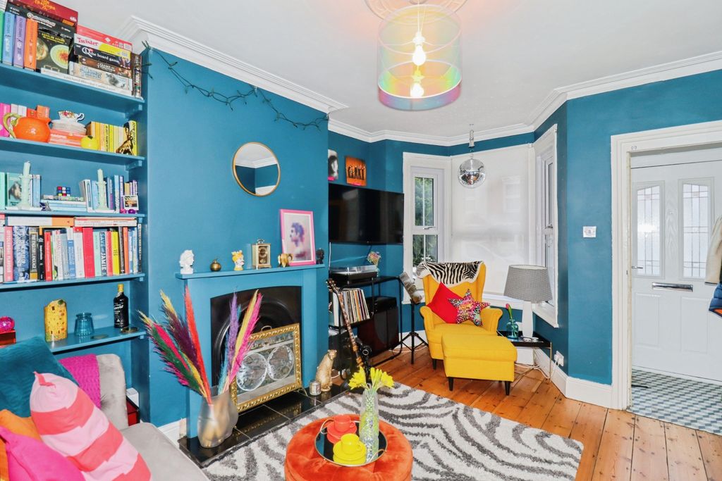 Property photo 3 of 18