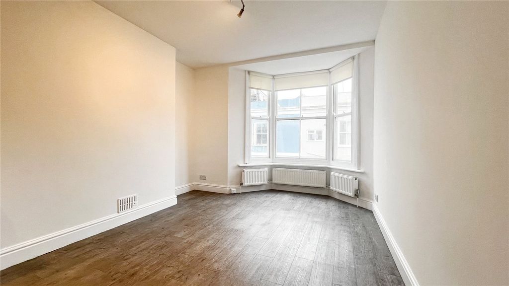 Property photo 2 of 8 Picture No. 09