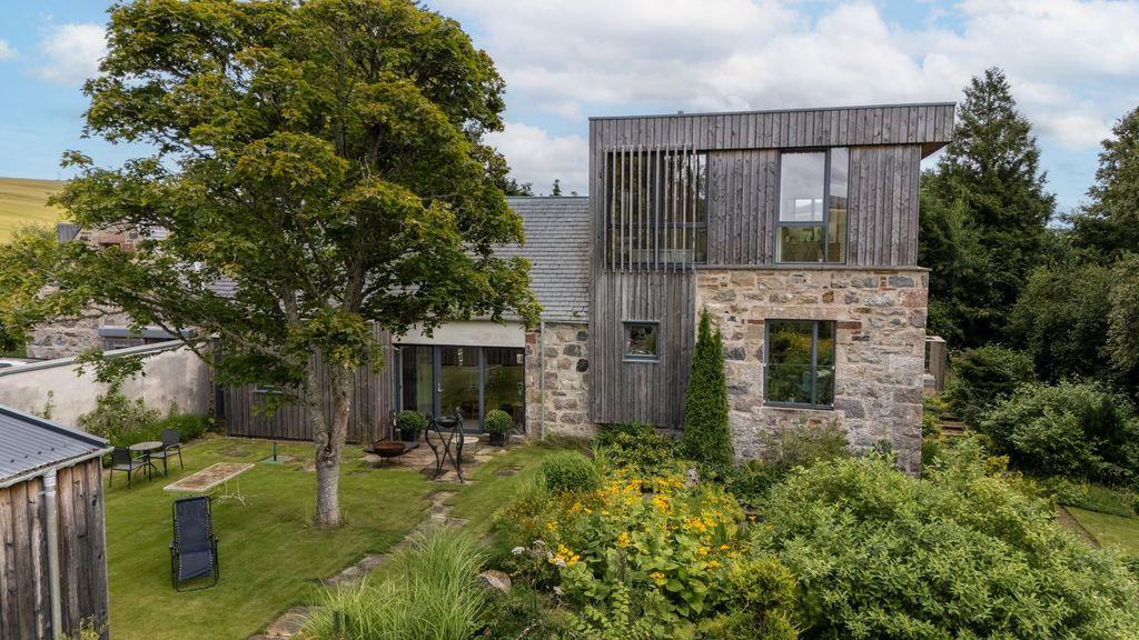 Property photo 2 of 33