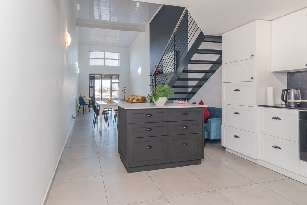 Property photo 3 of 19 Kw1728922