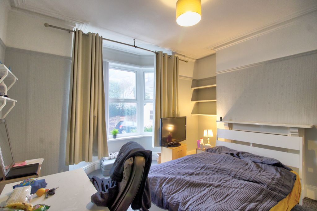 Property photo 2 of 11 Img_1247_8_9_Interior 4