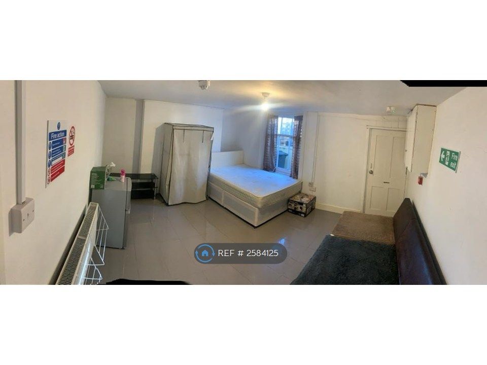 Property photo 2 of 6 Bedroom