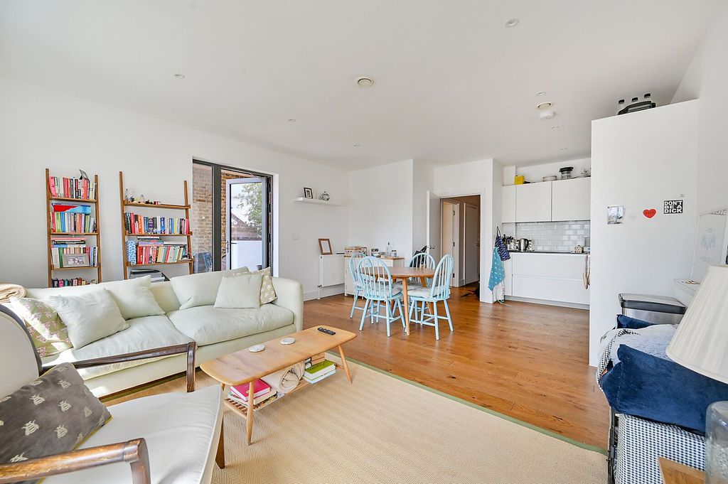 Property photo 3 of 11