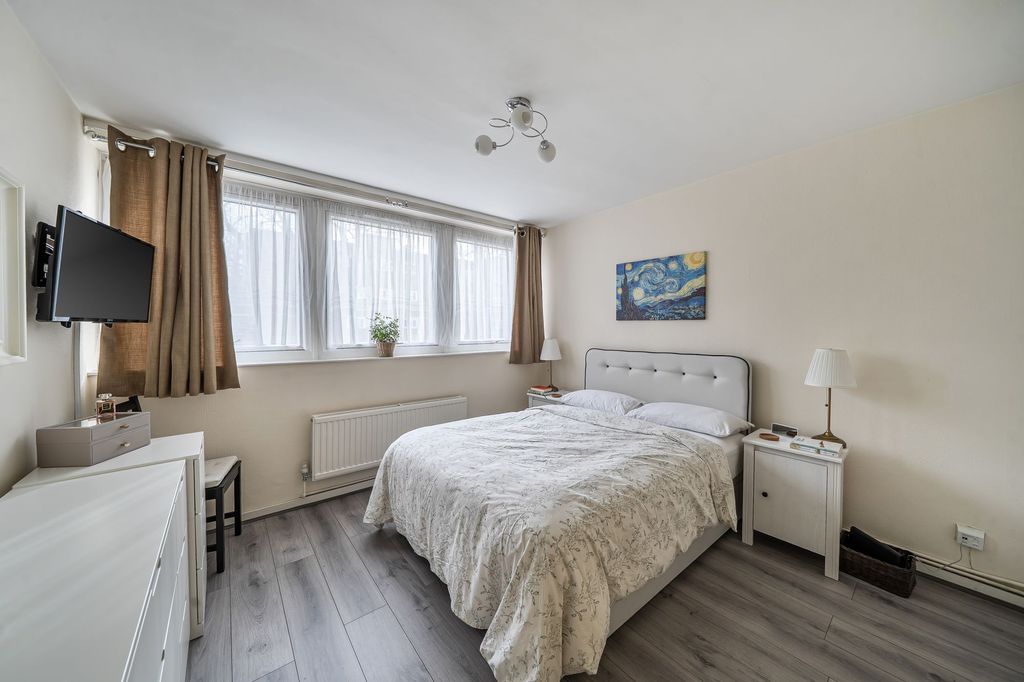 Property photo 3 of 18