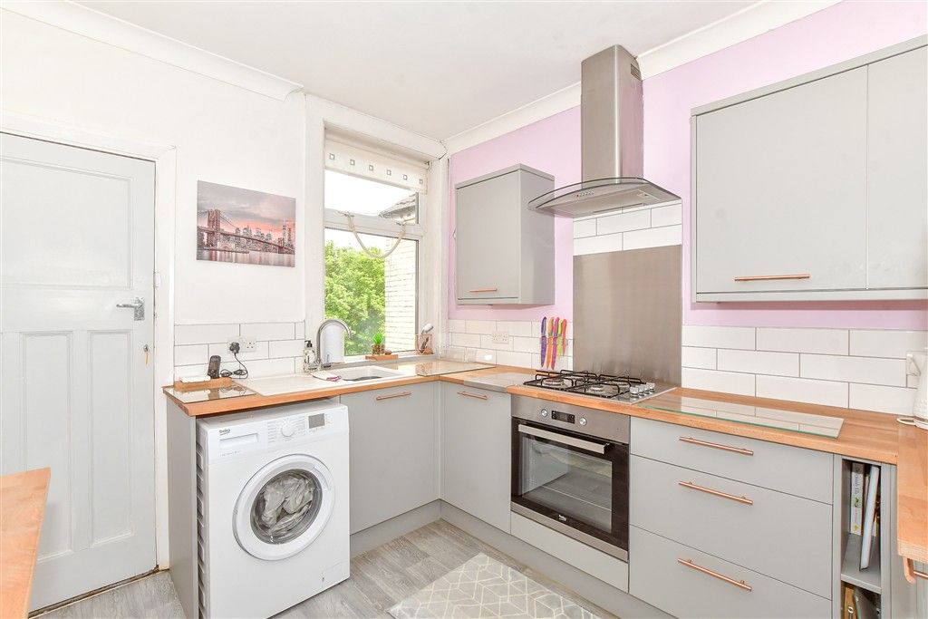 Property photo 3 of 10 Kitchen
