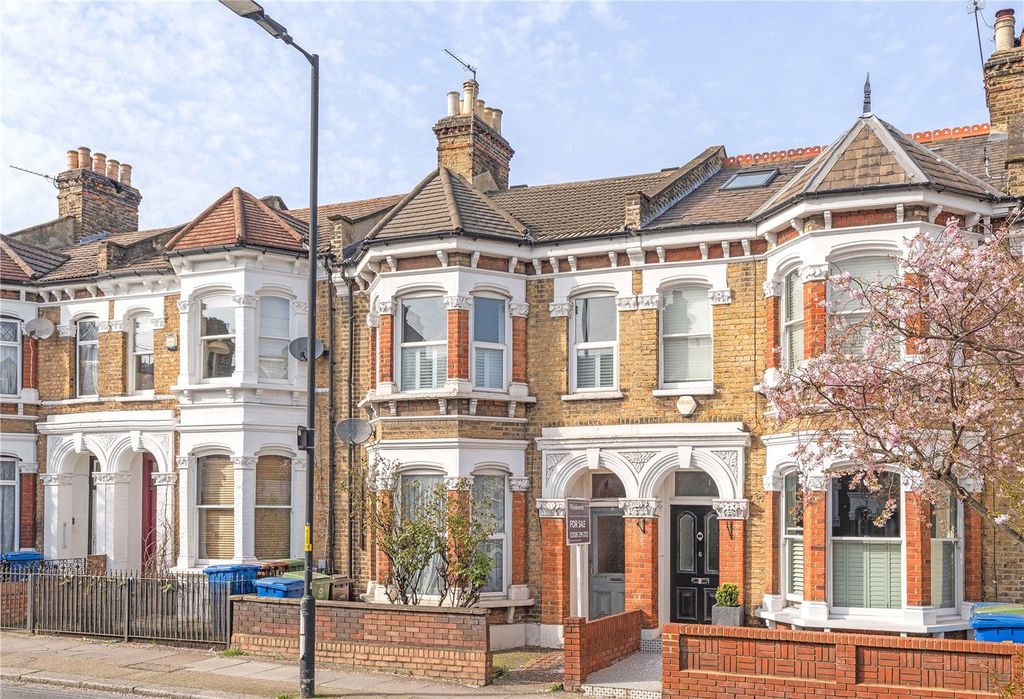 Property photo 1 of 12 External