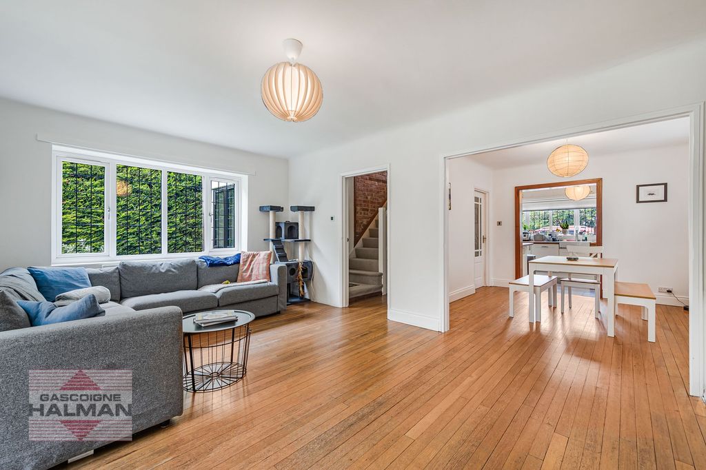 Property photo 3 of 34