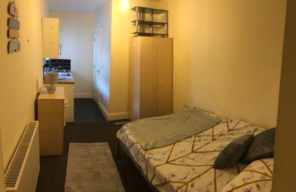 Property photo 2 of 4 Well-Presented Furnished Bedroom With A Cozy Doubl...