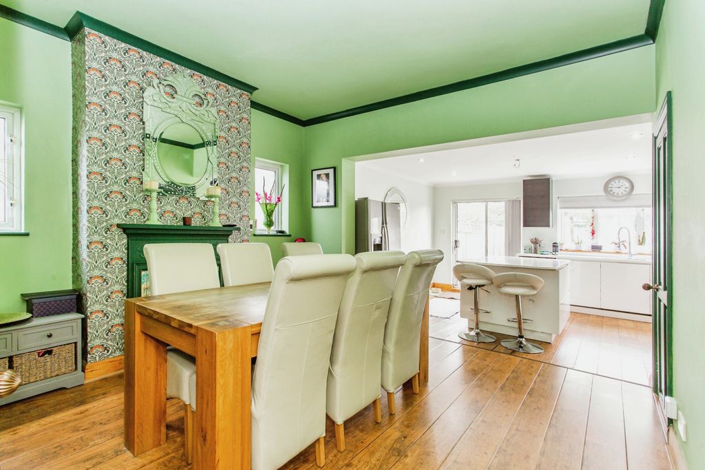 Property photo 3 of 17 Dining Room
