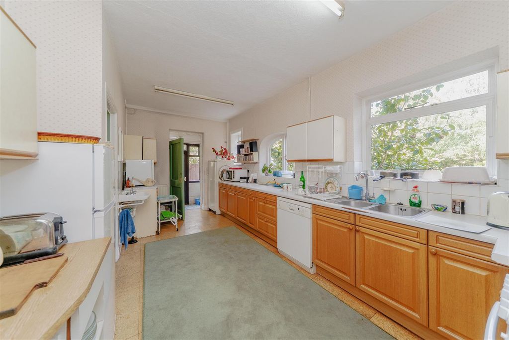 Property photo 3 of 43 Kitchen