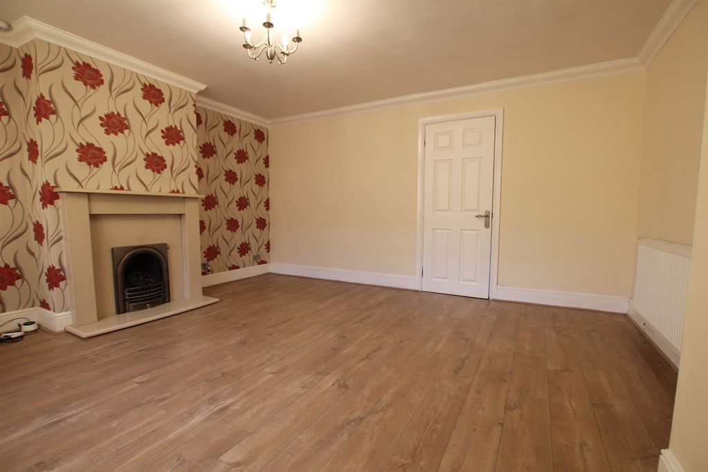 Property photo 1 of 8 (Main)