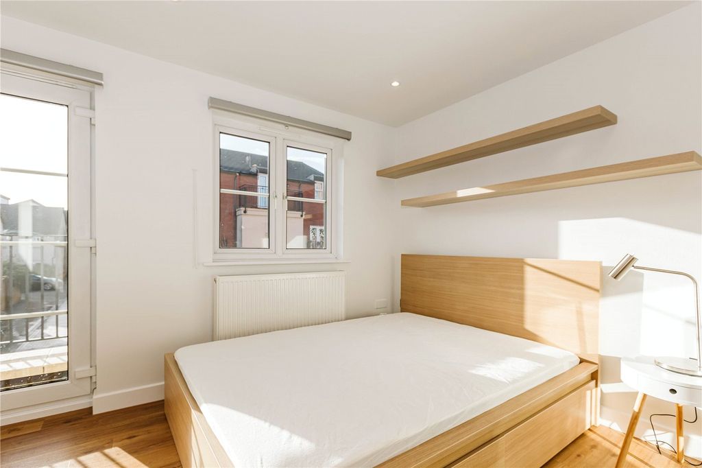 Property photo 2 of 21 Picture No. 13