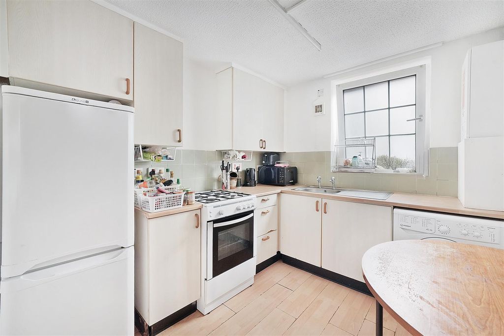 Property photo 3 of 14 Kitchen