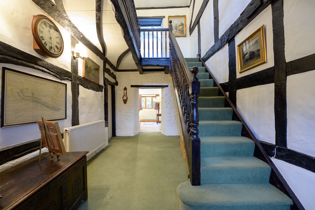 Property photo 2 of 30 Cowles House-16