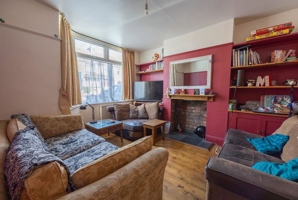 Property photo 3 of 31