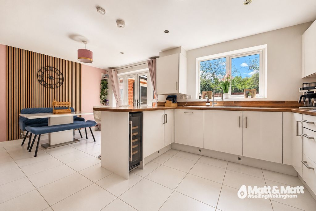 Property photo 3 of 11 5275795