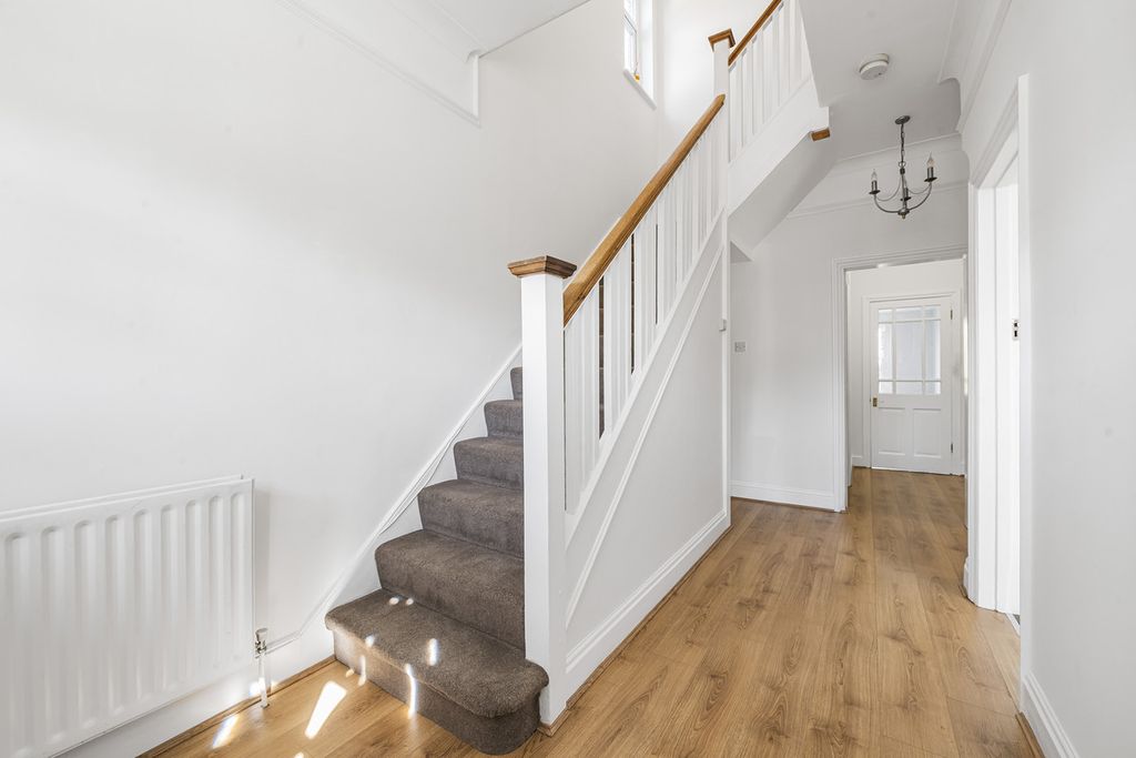 Property photo 3 of 24