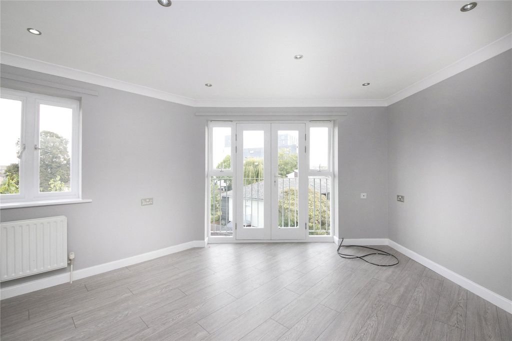 Property photo 1 of 12 Reception/Kitchen