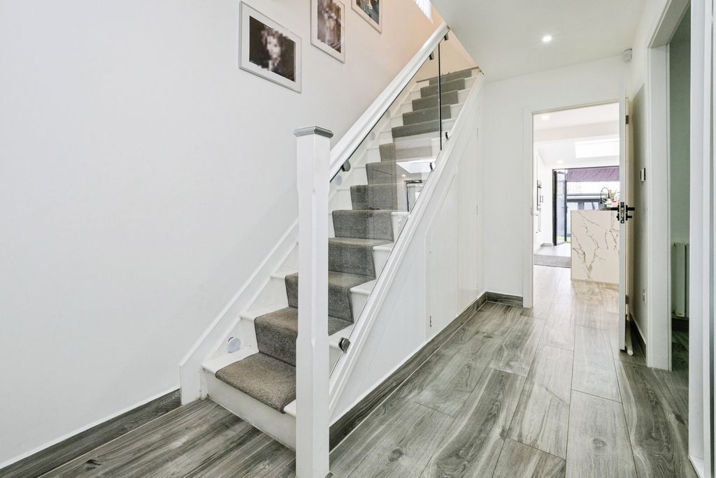 Property photo 2 of 18 Photo