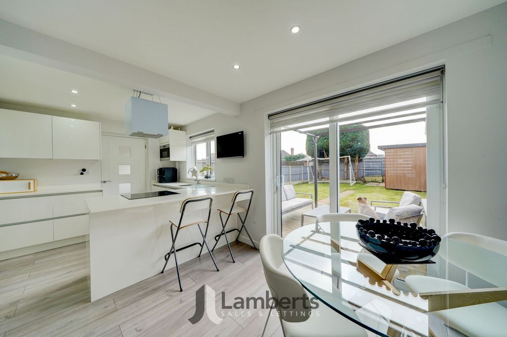 Property photo 3 of 23 Kitchen/Diner