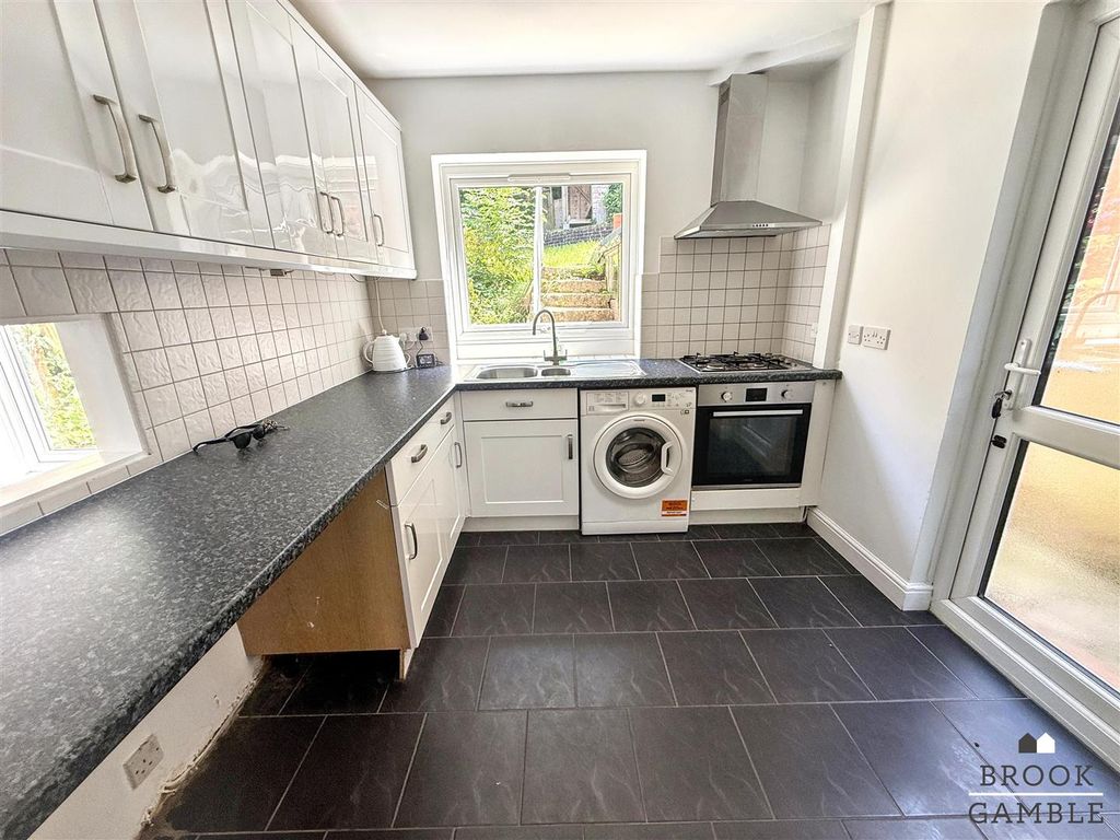Property photo 3 of 15 01323 438506