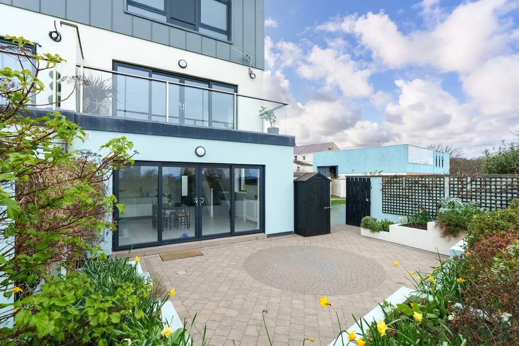 Property photo 3 of 36