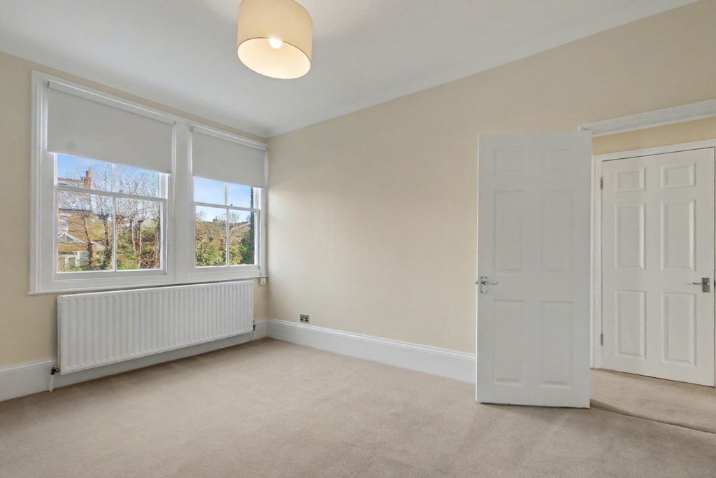 Property photo 2 of 10 2.Lounge.Jpg