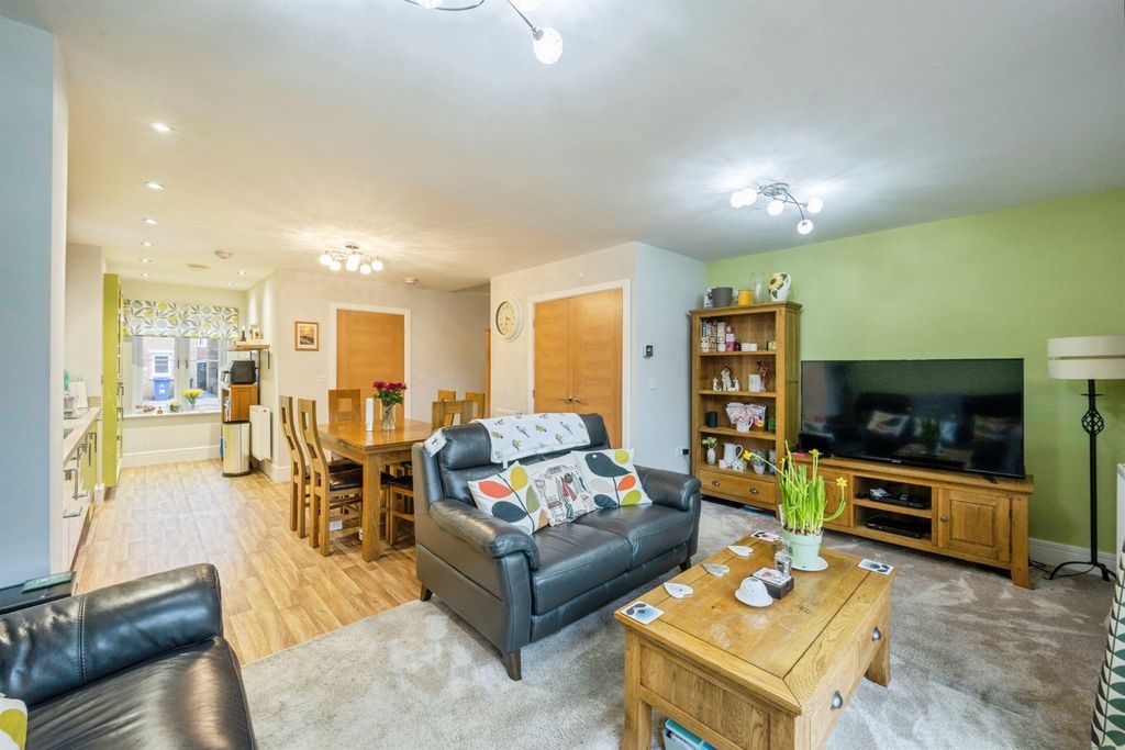 Property photo 2 of 23