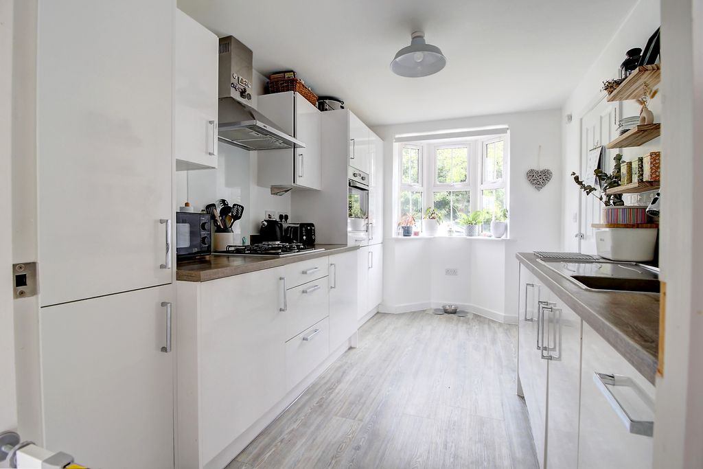 Property photo 3 of 16 Kitchen