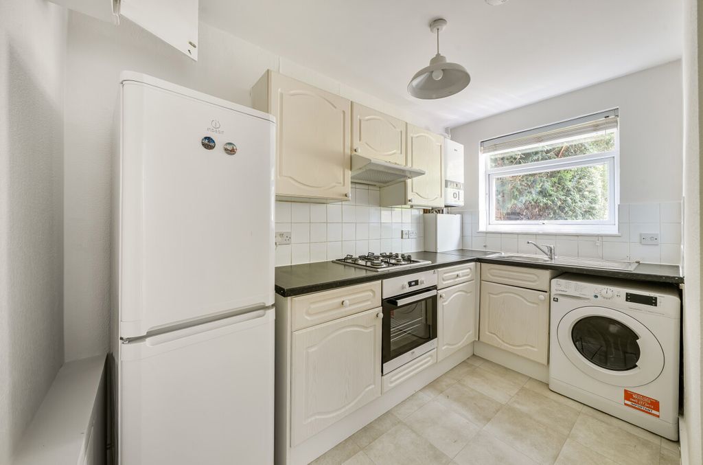 Property photo 3 of 11 Kitchen