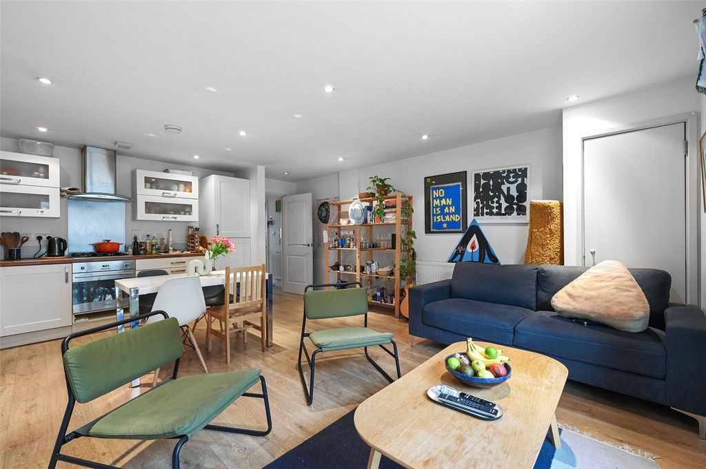 Property photo 2 of 15 Reception