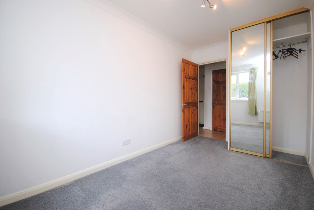 Property photo 3 of 11 4